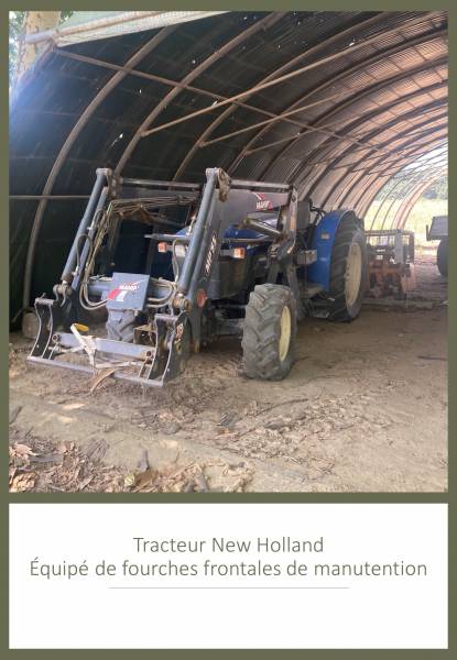 Tracteur New Holland avec fourche frontales de manutention